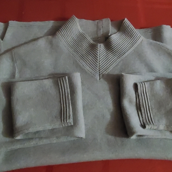 Sweater - Picture 4 of 5